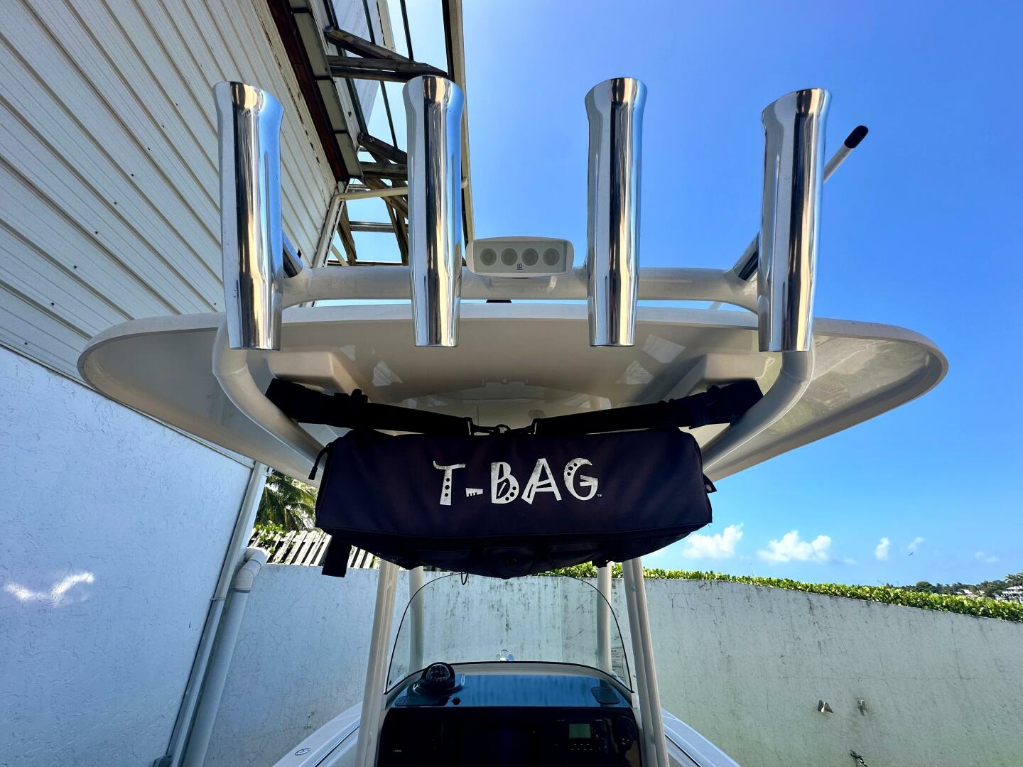 2016 PURSUIT C 238 Center Console Base - Image 38