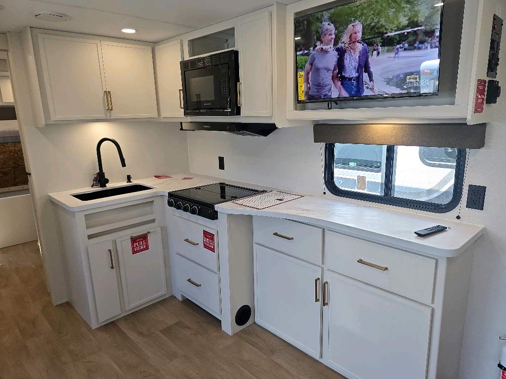 2027 GRAND DESIGN TRANSCEND 265BHT - Image 10