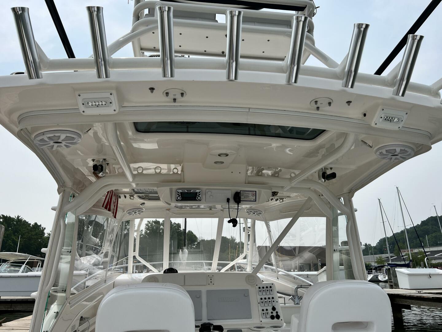 2012 Everglades 350 LX - Image 25