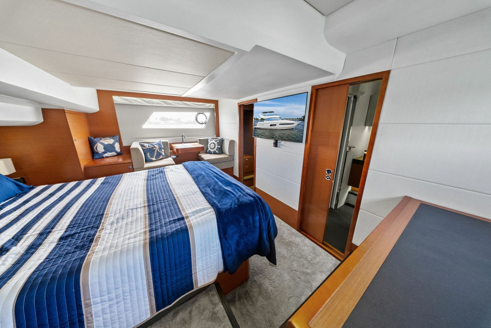 2015 Prestige 550 Base - Image 37