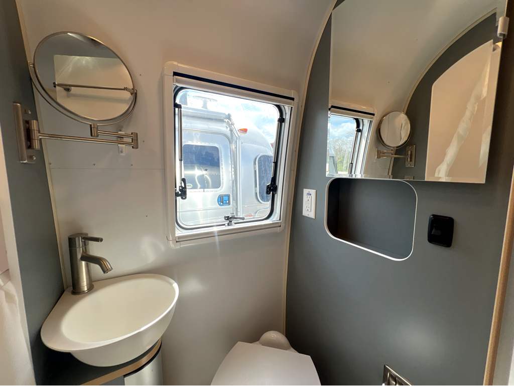 2026 AIRSTREAM WORLD TRAVELERUSA 22RB - Image 13