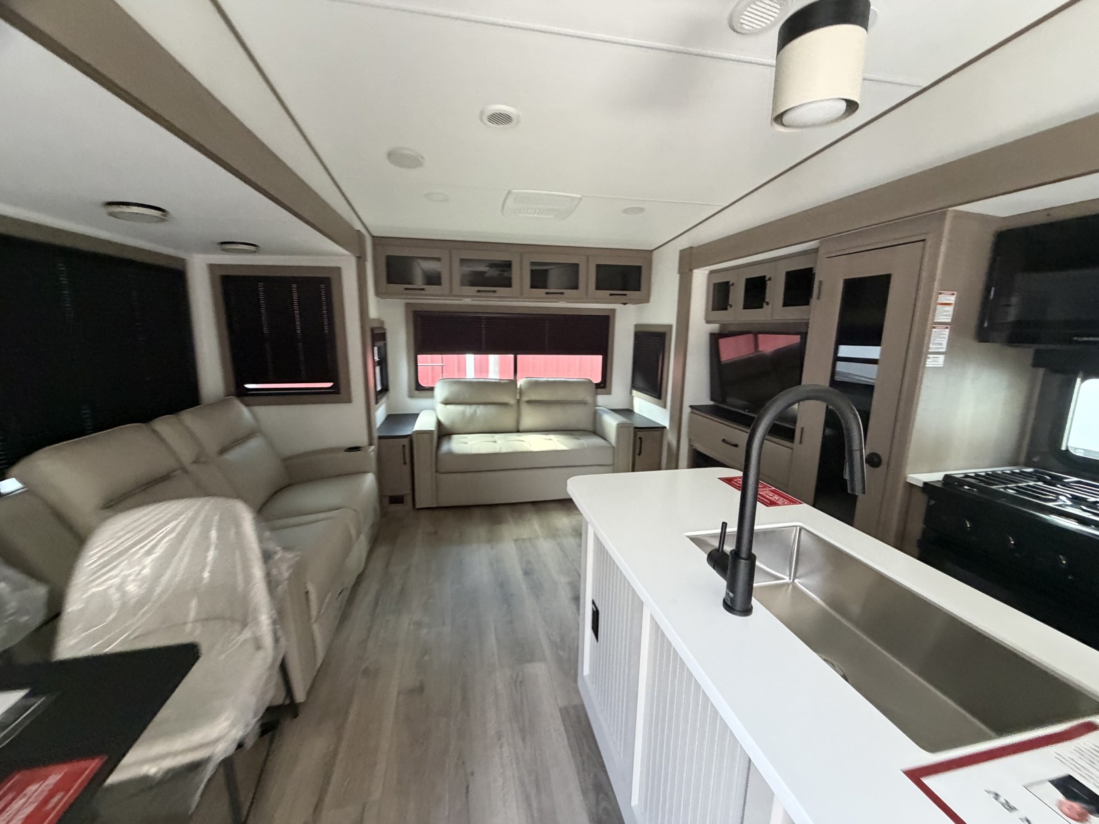 2026 GRAND DESIGN 303RLS - Image 23
