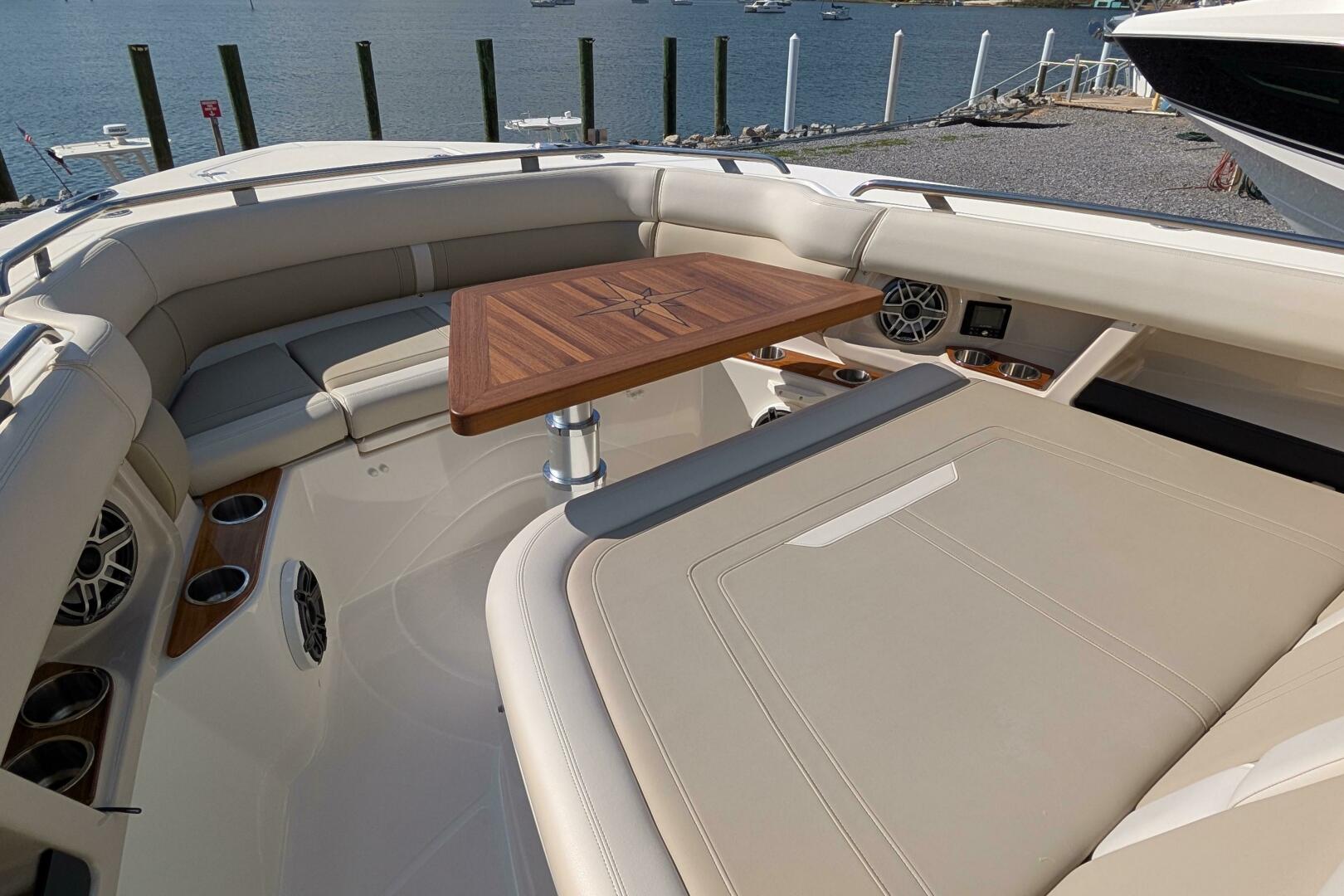 2024 Boston Whaler 350 Realm - Image 13