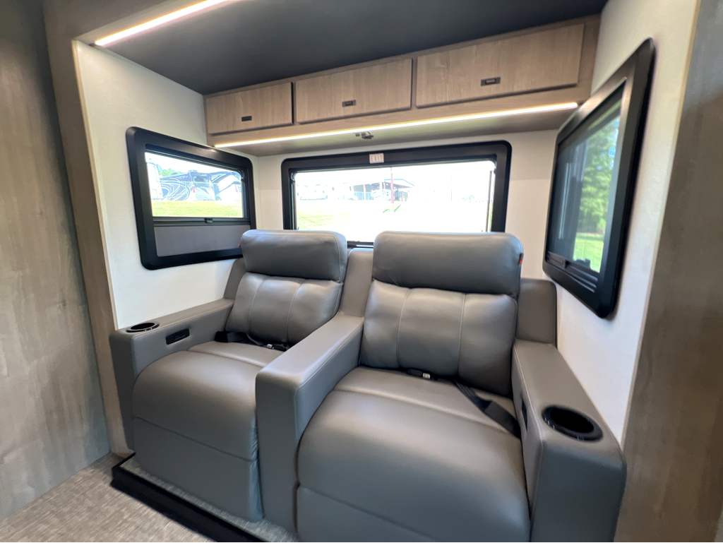 2026 Grand Design Lineage Series M 25TK - Image 7