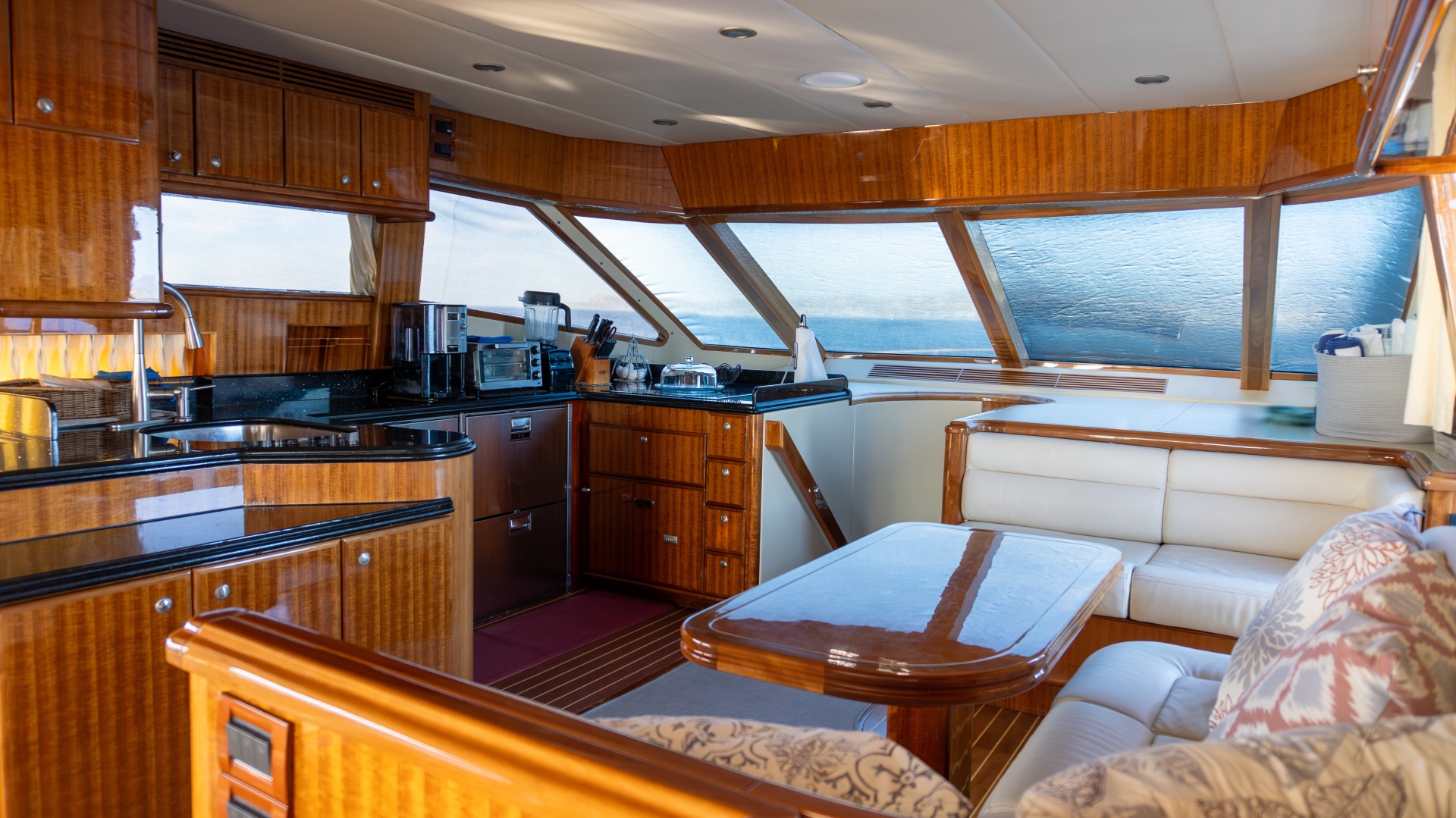 2012 McKinna 69 Skylounge - Image 11