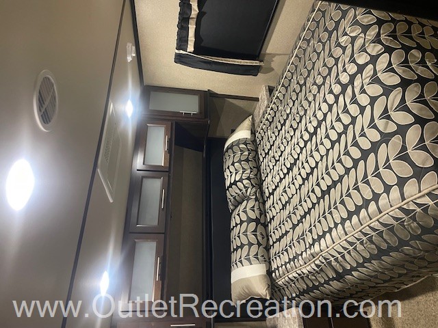 2017 Forest River XLR Thunderbolt 422AMP - Image 16