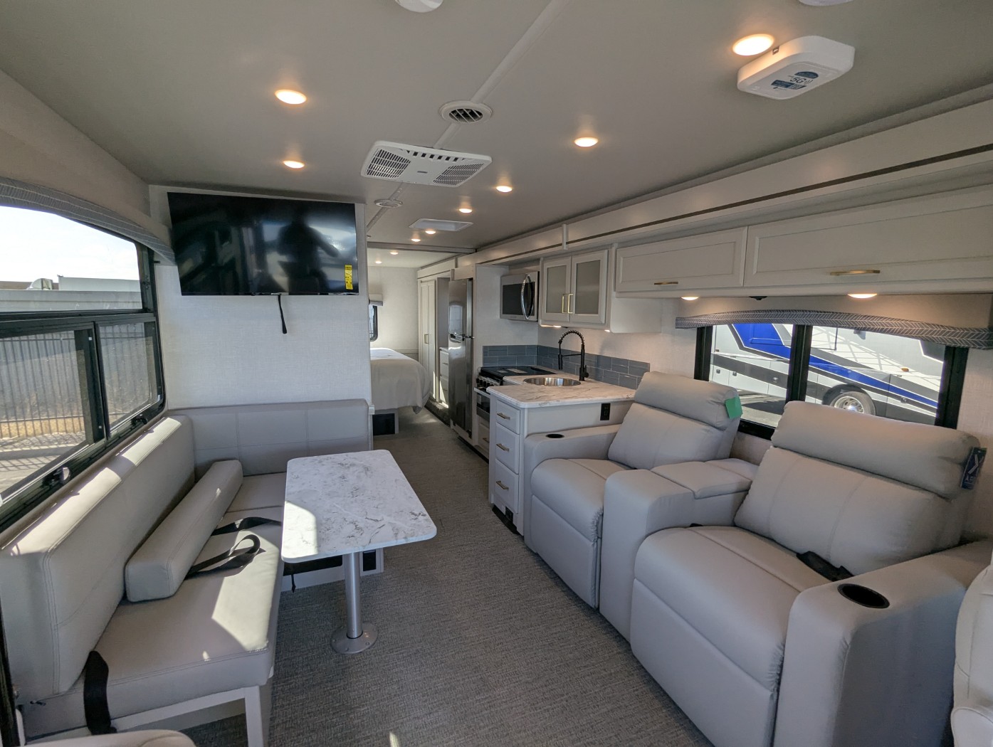 2026 Fleetwood Flair 29M - Image 13