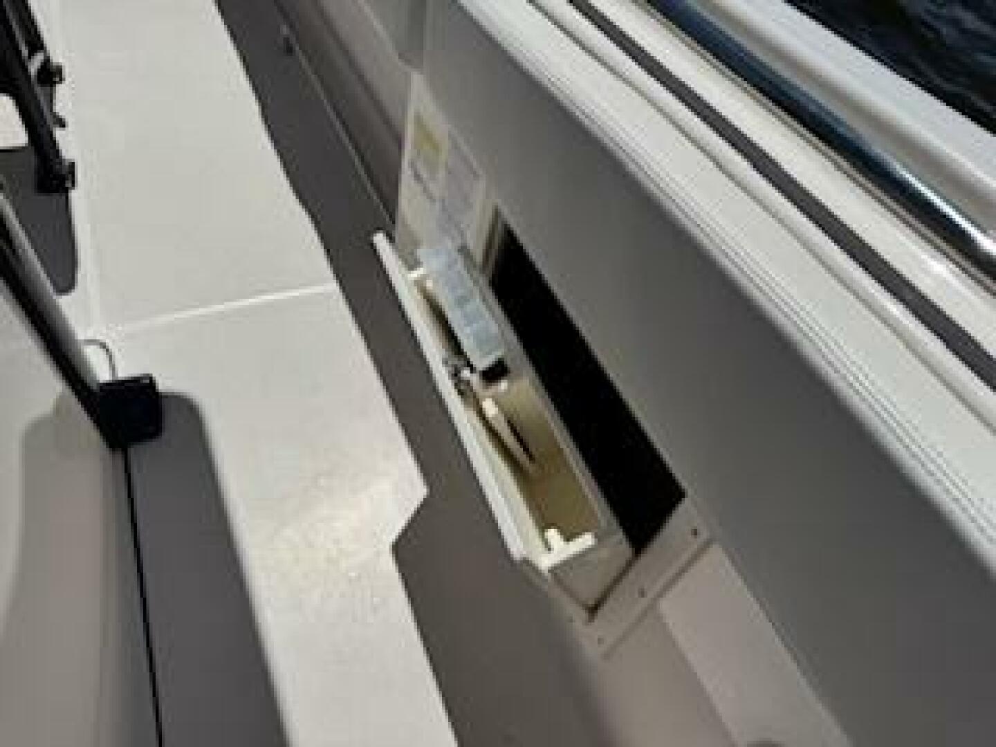 2022 Robalo R242 Center Console Base - Image 24