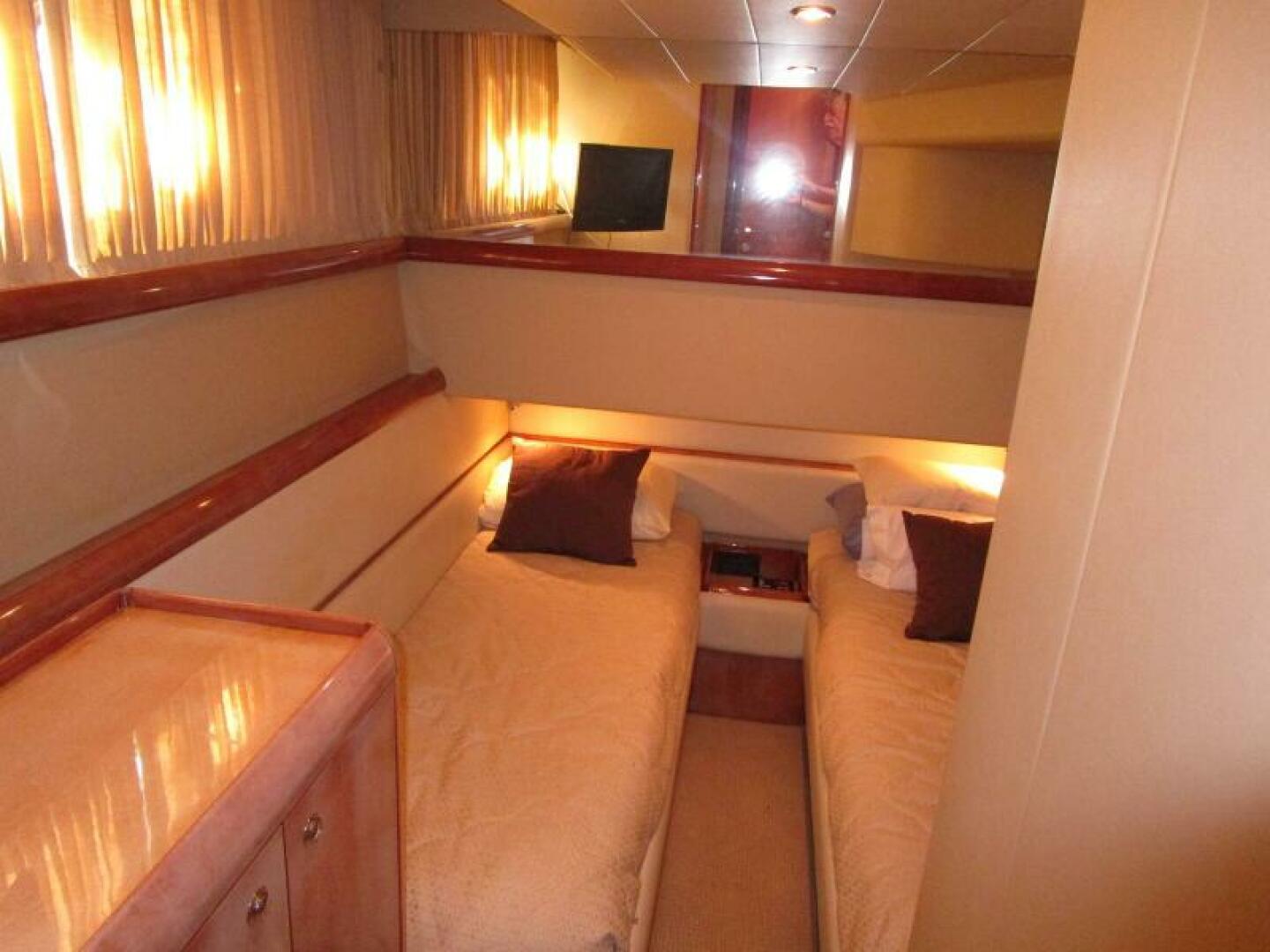 2003 Ferretti Yachts 590 Motor Yacht - Image 16