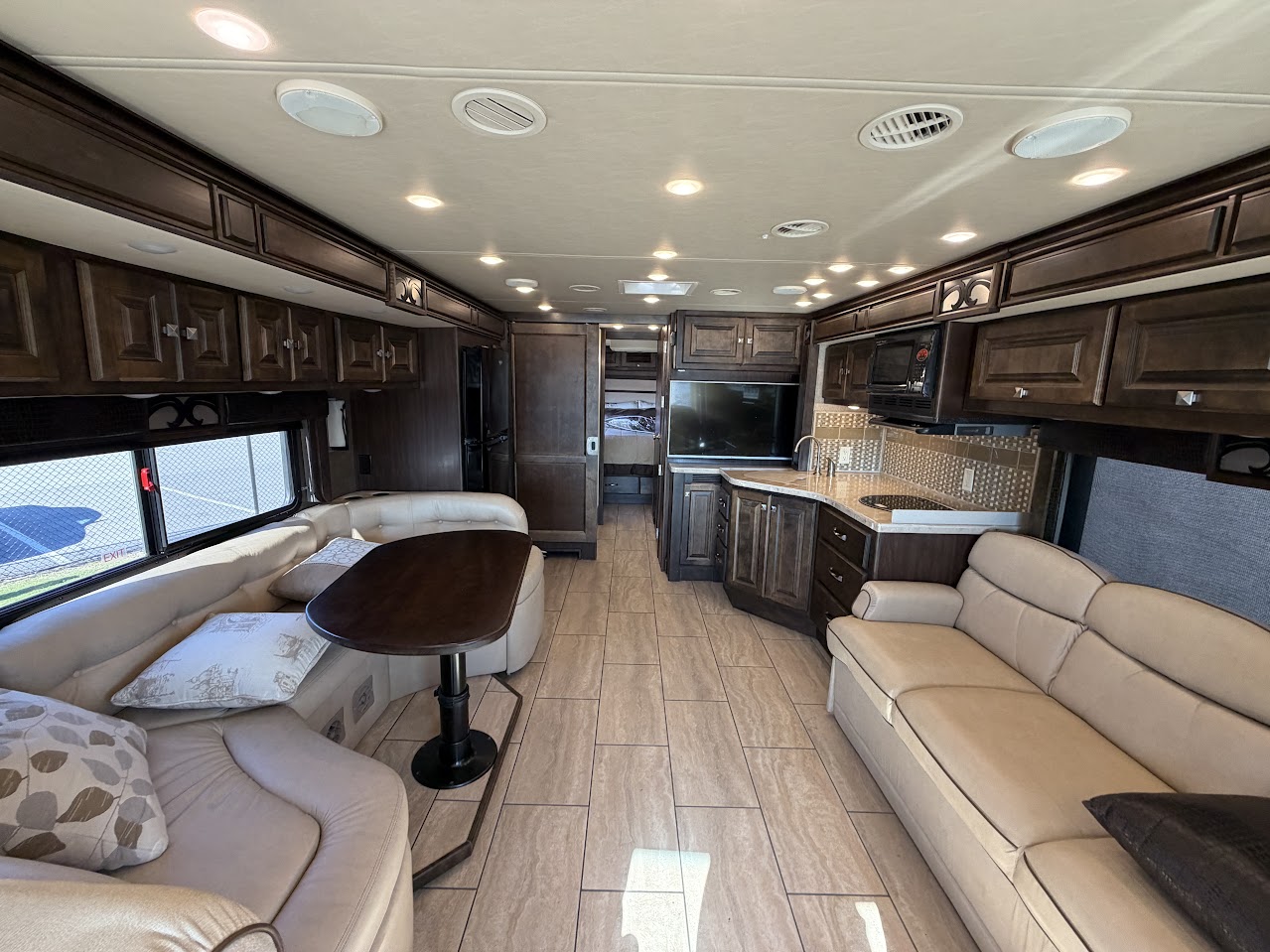 2017 TIFFIN ALLEGRO BREEZE 32BR - Image 12
