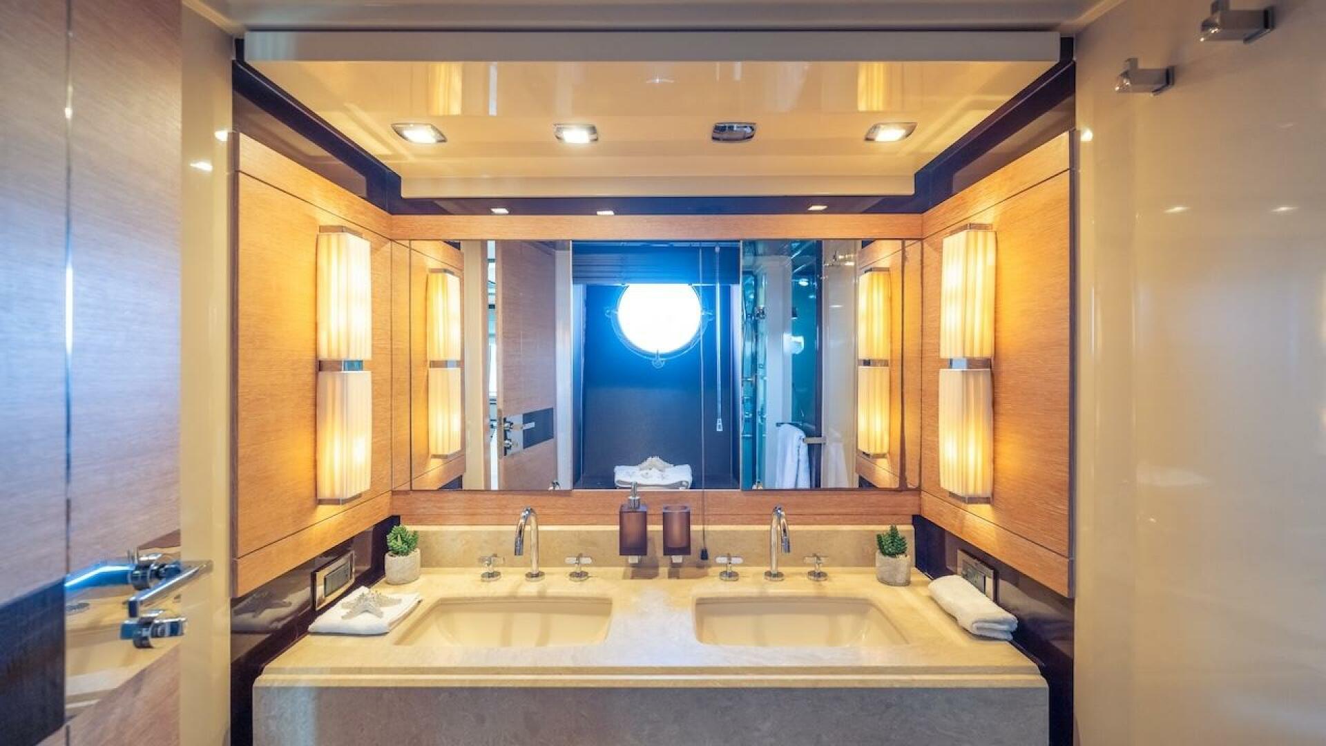 2012 Azimut Evolution - Image 51