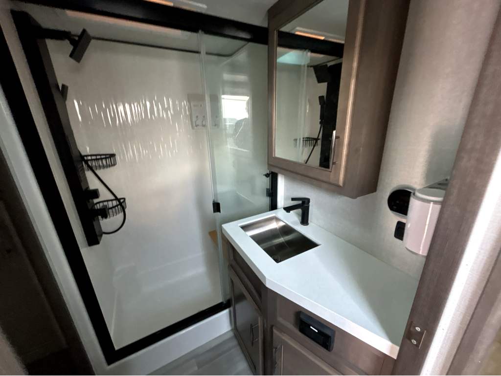 2023 GRAND DESIGN SOLITUDE 378MBS - Image 17