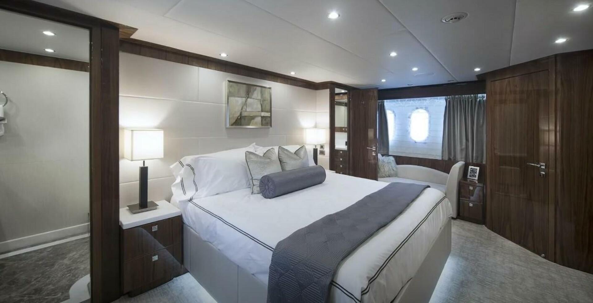 2017 Hargrave Raised Pilothouse - Image 16