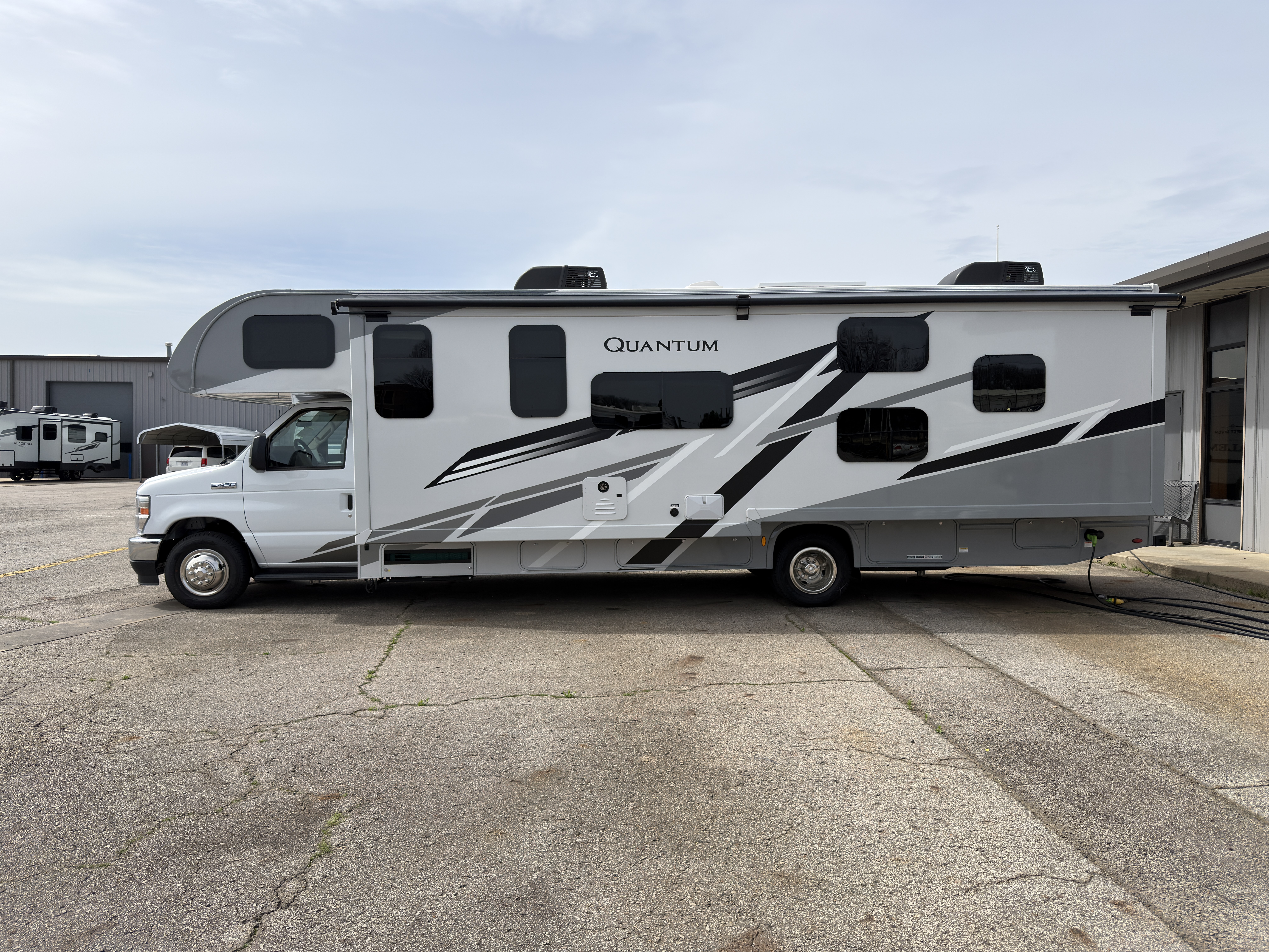 2026 Thor Motor Coach Quantum LF31 - Image 4