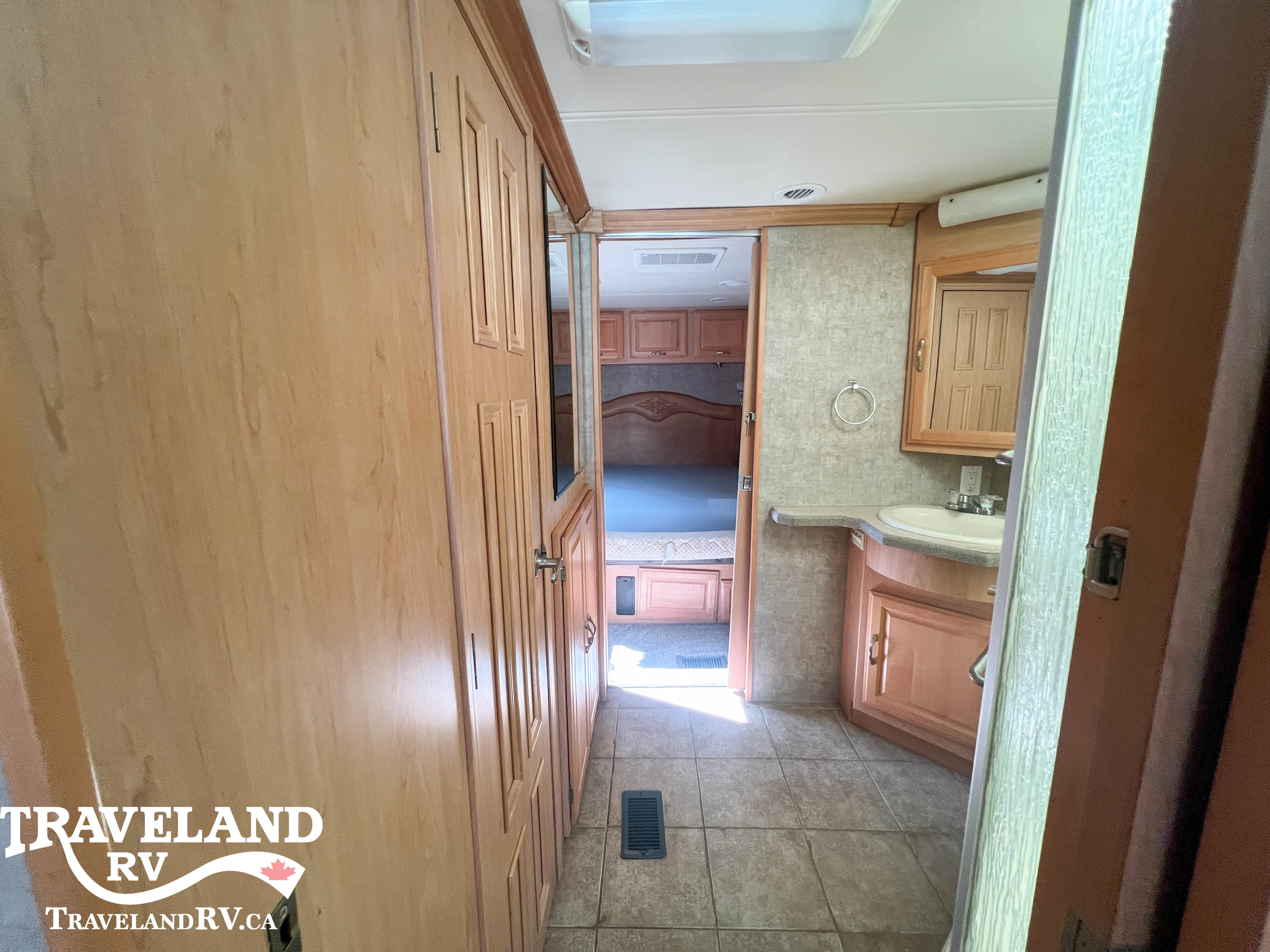 2005 COACHMEN CROSS COUNTRY SE 40 - Image 22