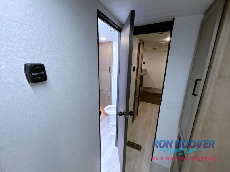 2025 KEYSTONE 310BR - Image 17