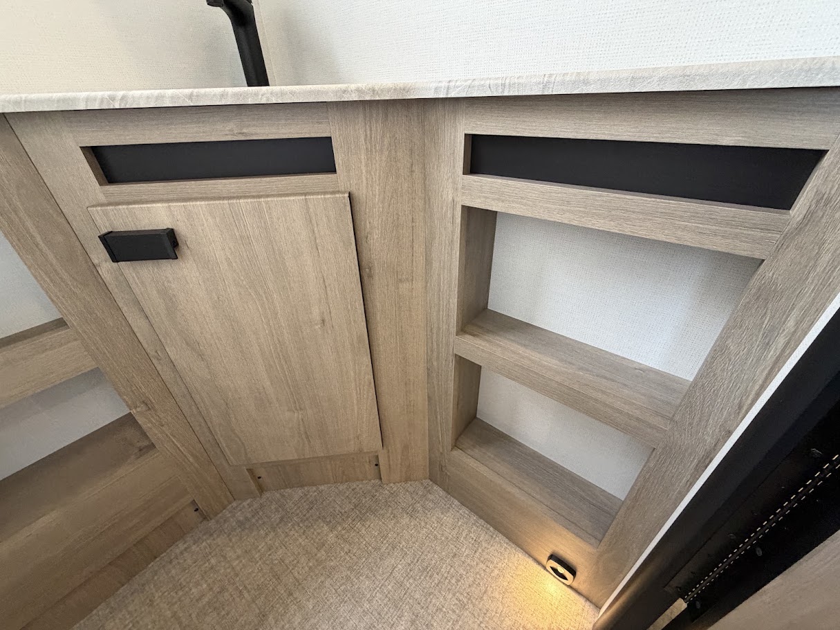 2027 GRAND DESIGN LINEAGE SERIESE 30DC - Image 57