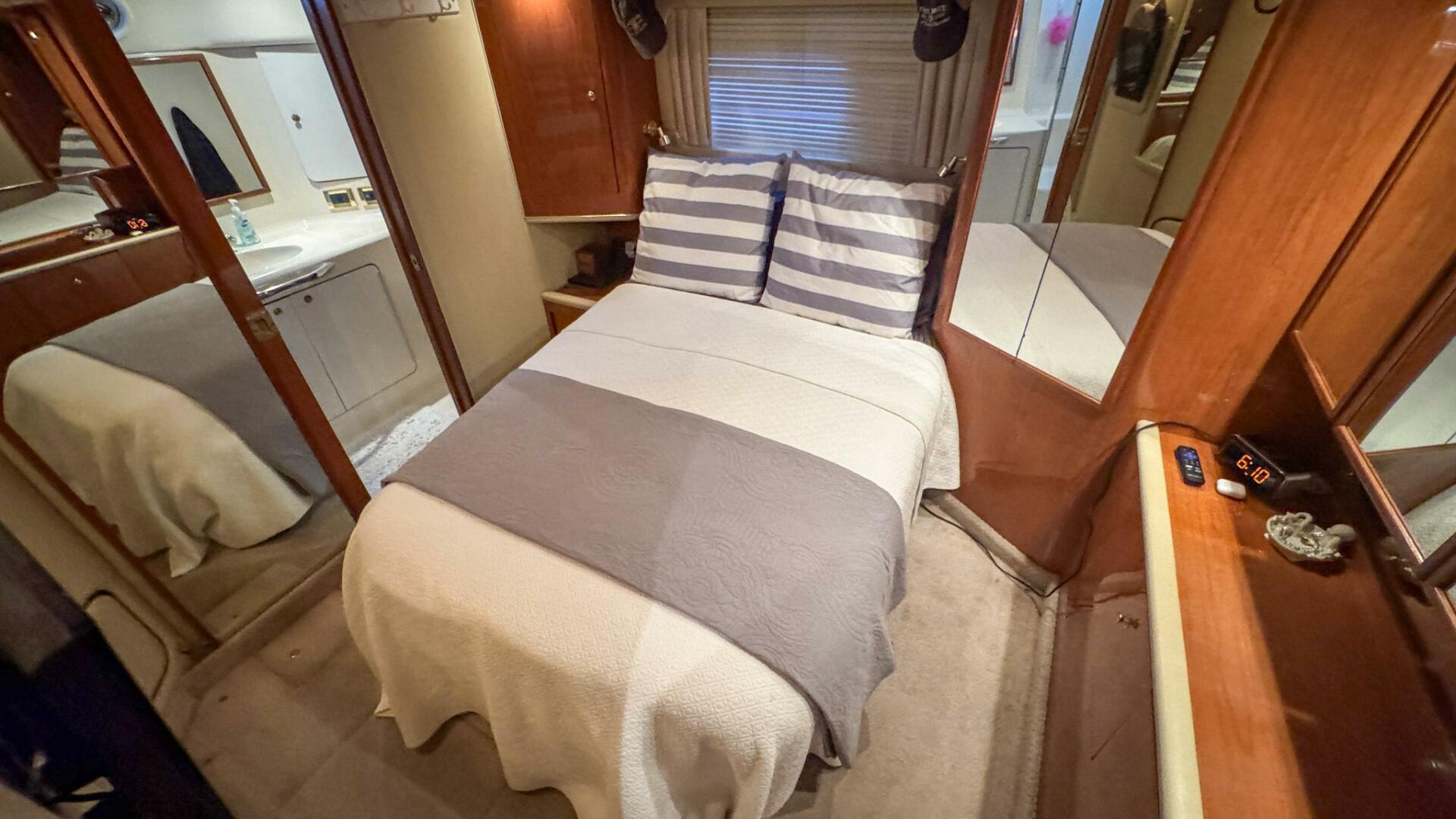 2000 Sea Ray 420 Aft Cabin - Image 36