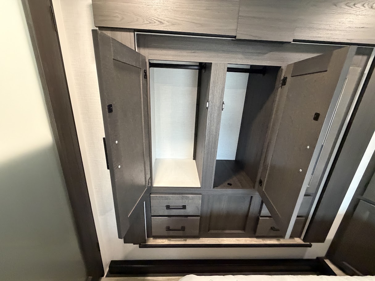 2027 VENTURE RV SPORTTREK 303VIK - Image 30