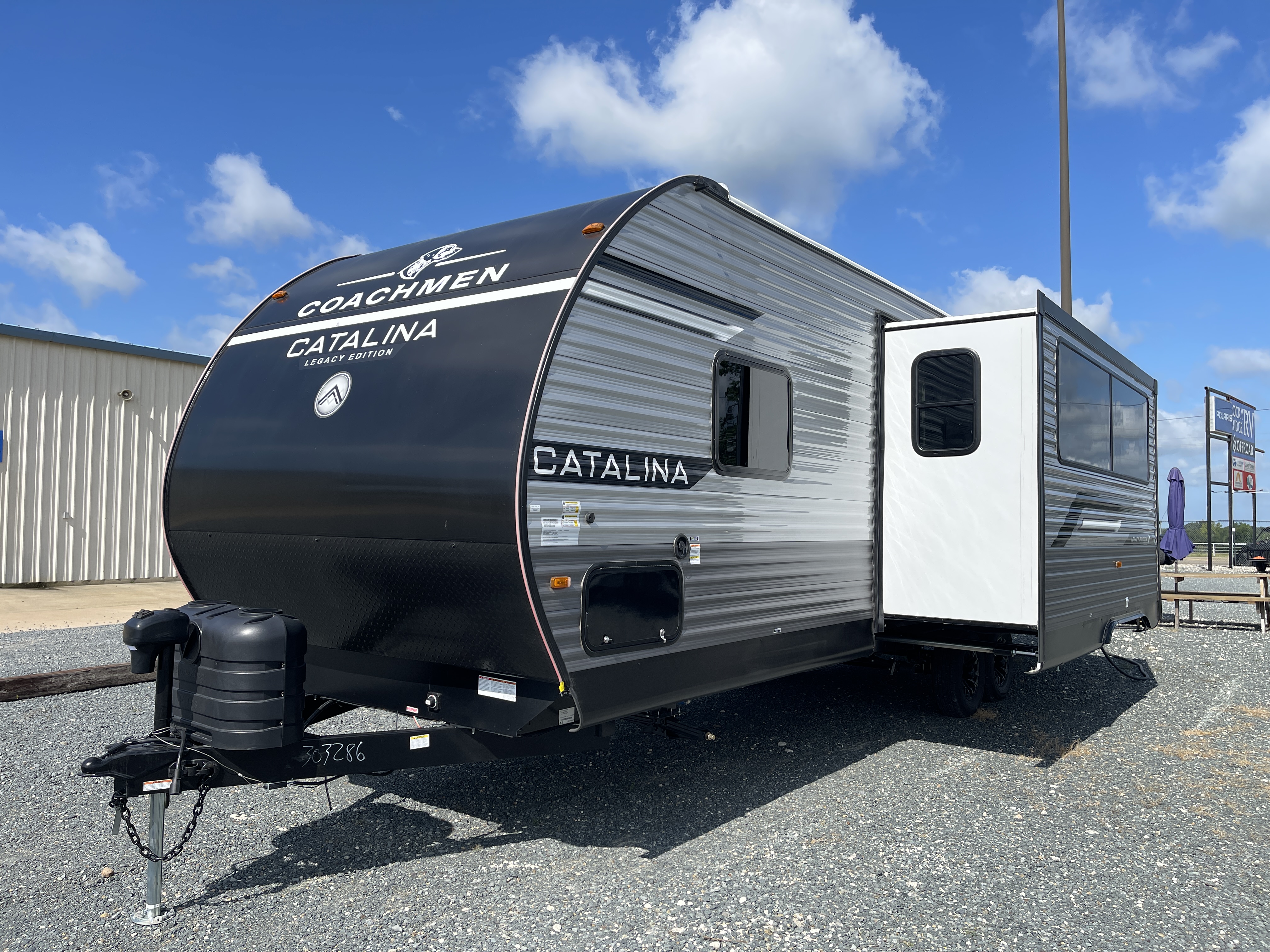 2027 Coachmen Catalina Legacy Edition 273DBHCK - Image 2