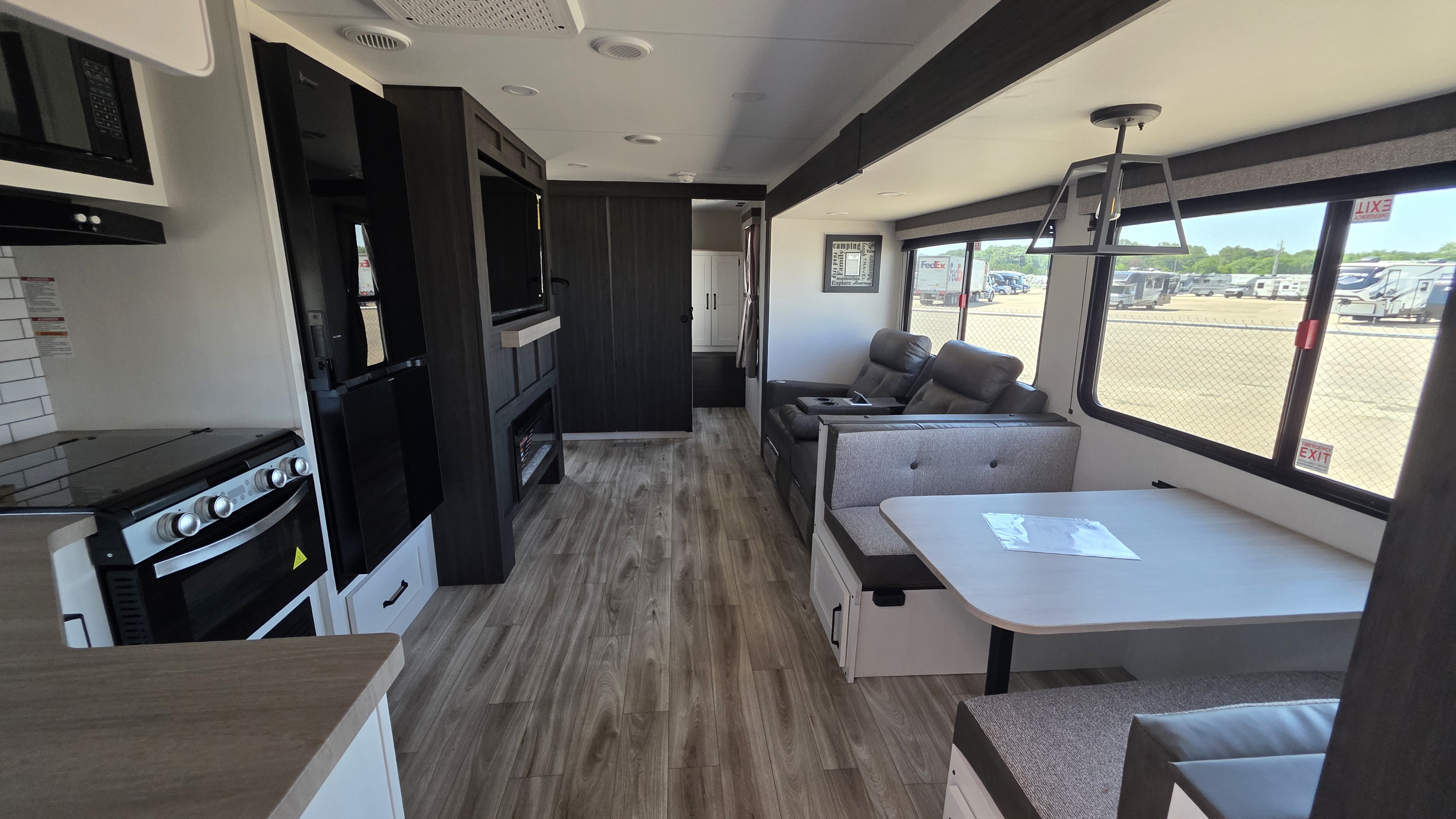2027 VENTURE RV SIENNA 311VDB - Image 25