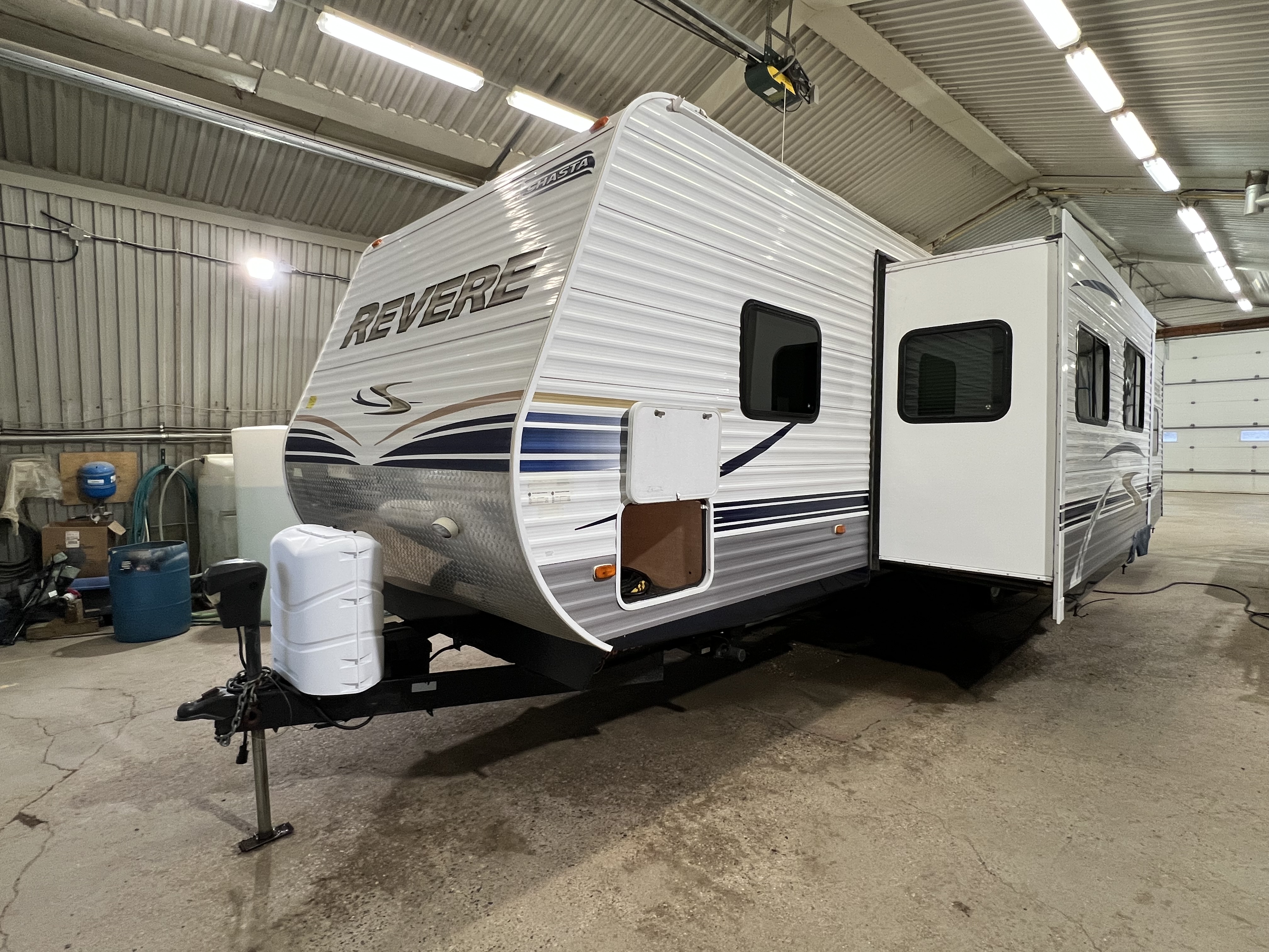 2011 SHASTA REVERE 32BHDS HMS - Image 5