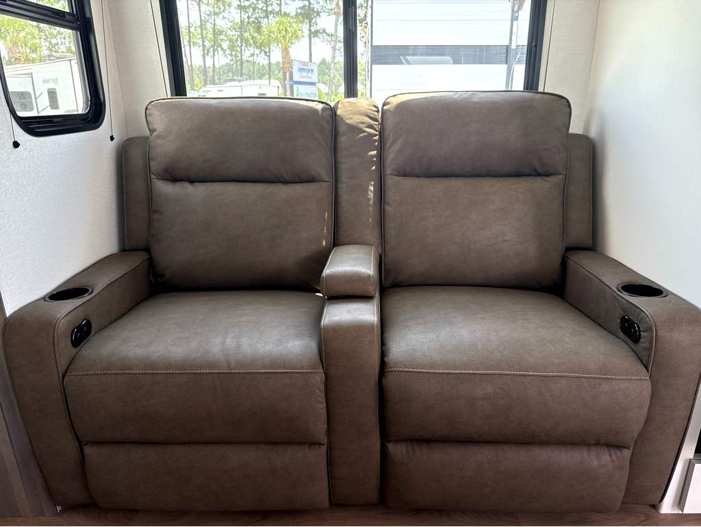 2027 GRAND DESIGN TRANSCEND 295QBT - Image 15