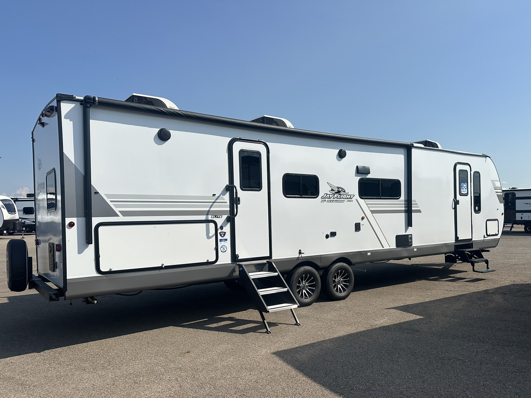2027 JAYCO JAY FLIGHT 330TBS - Image 3