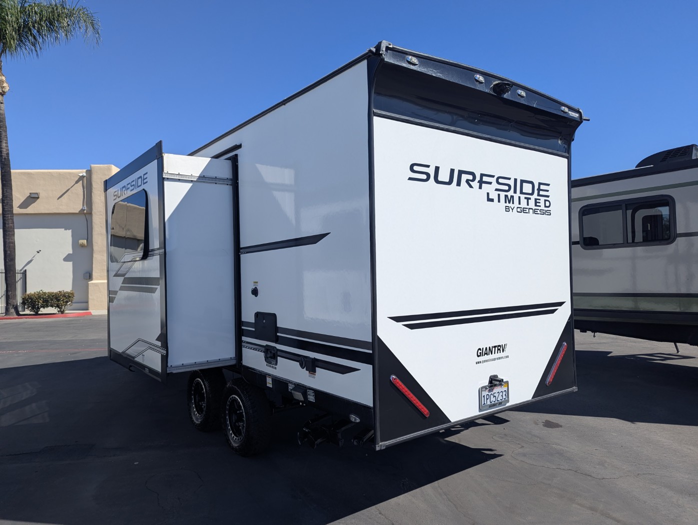2024 Genesis Supreme Surfside Limited 19FSS - Image 5