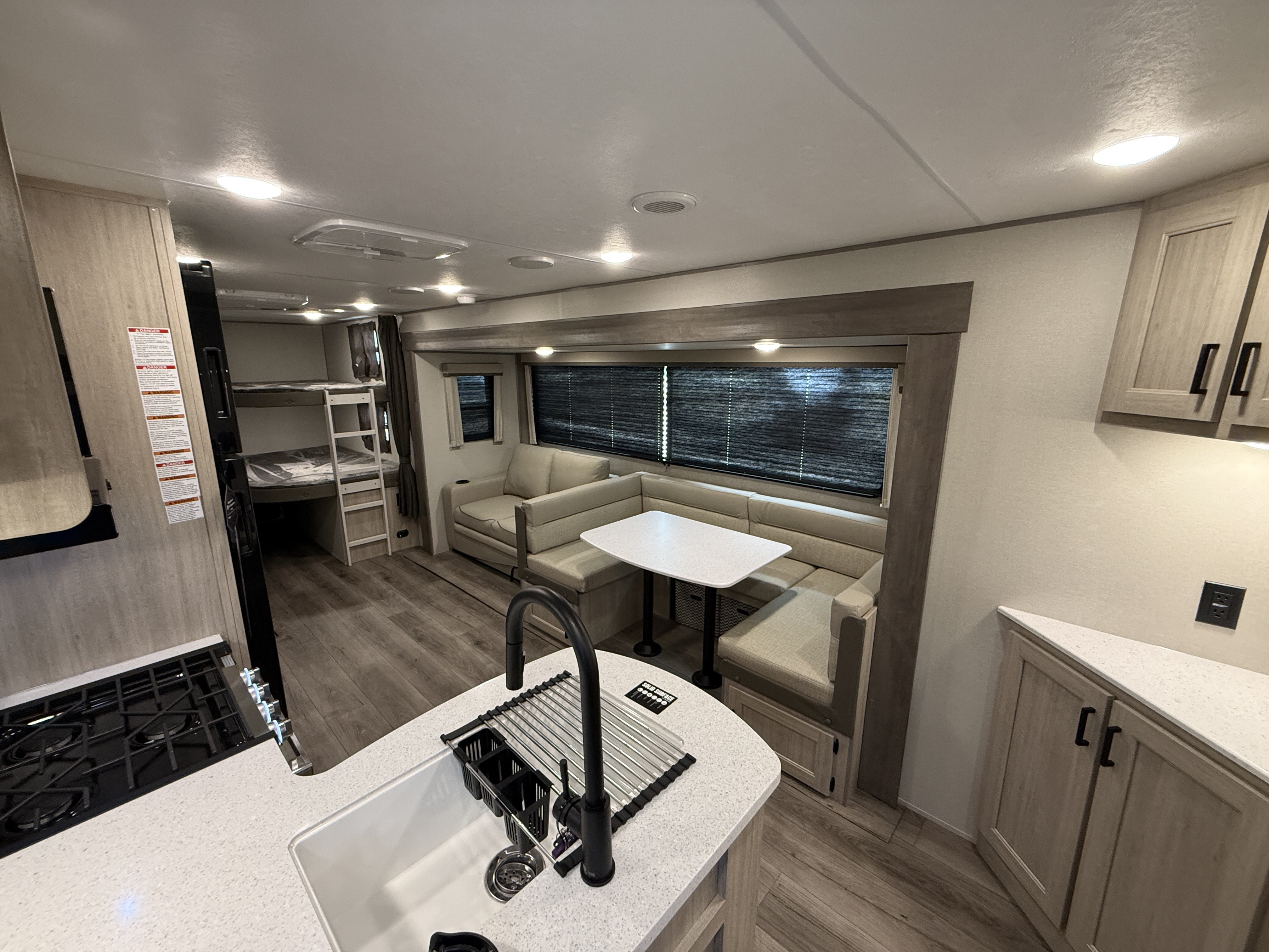 2026 Coachmen CATALINA LEGACY EDITION 273DBHCKLE - Image 10