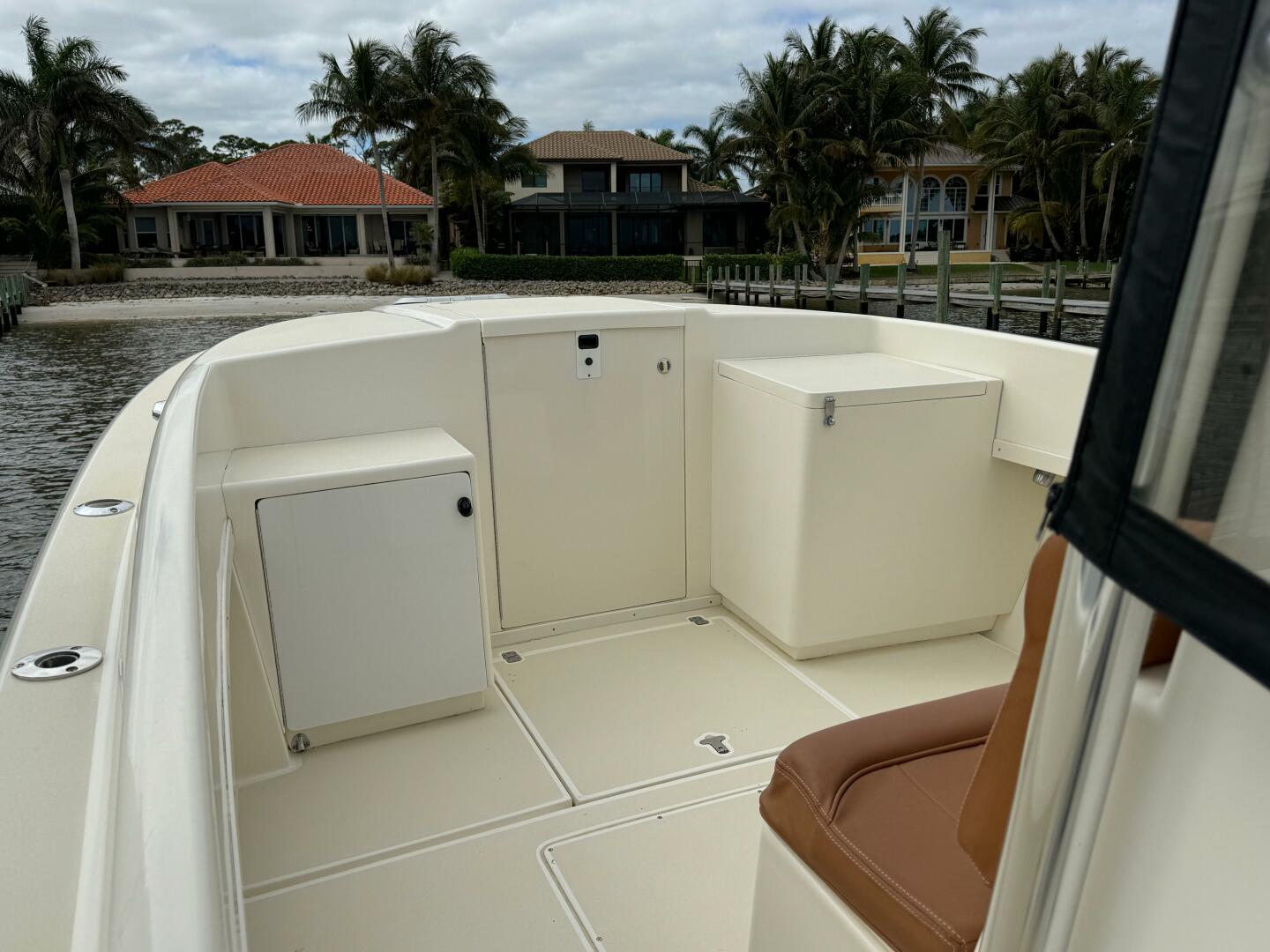 2004 Intrepid 32 CUDDY - Image 16