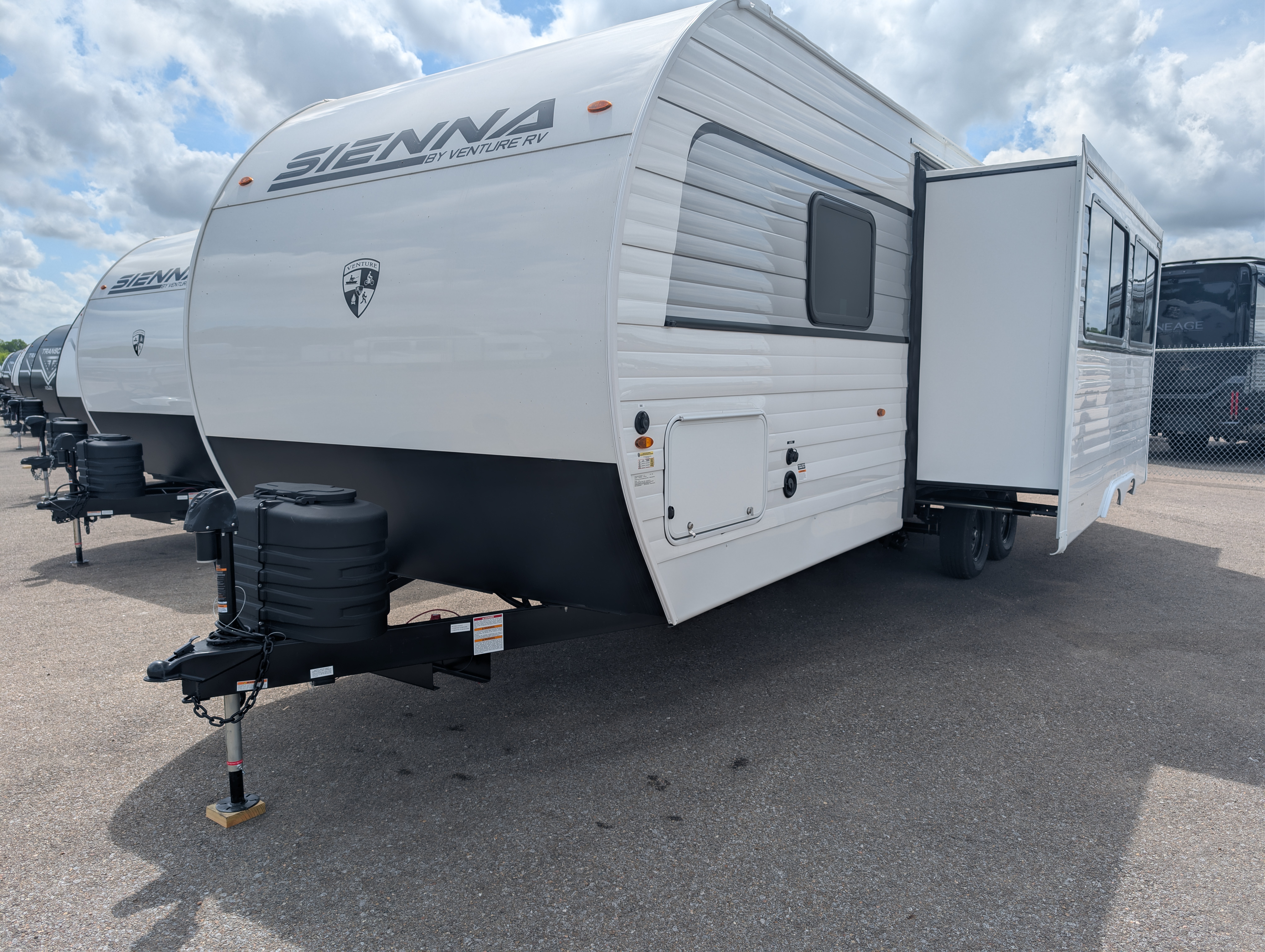 2026 VENTURE RV SIENNA 251VRB - Image 2