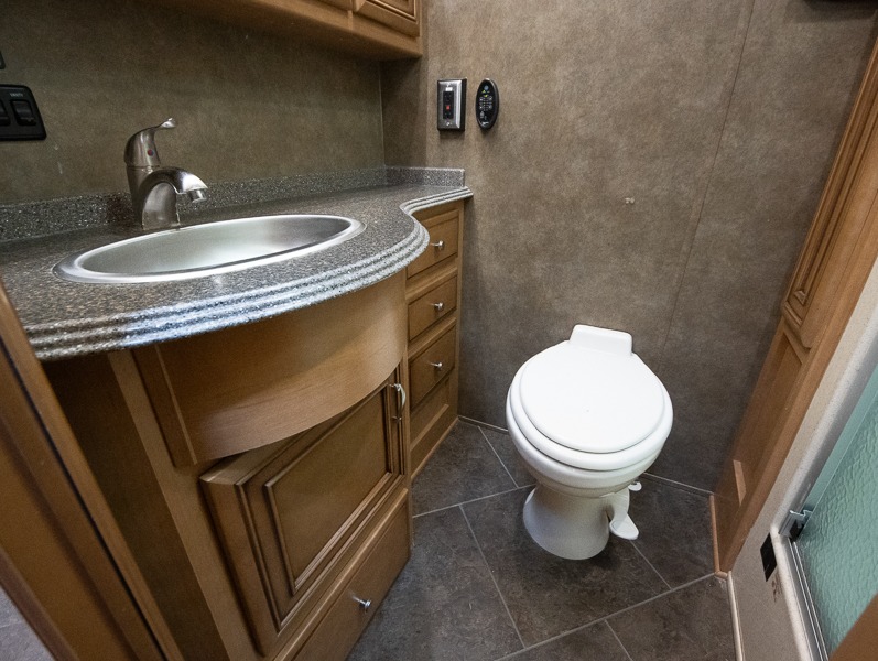 2015 Newmar Ventana 3436 - Image 24