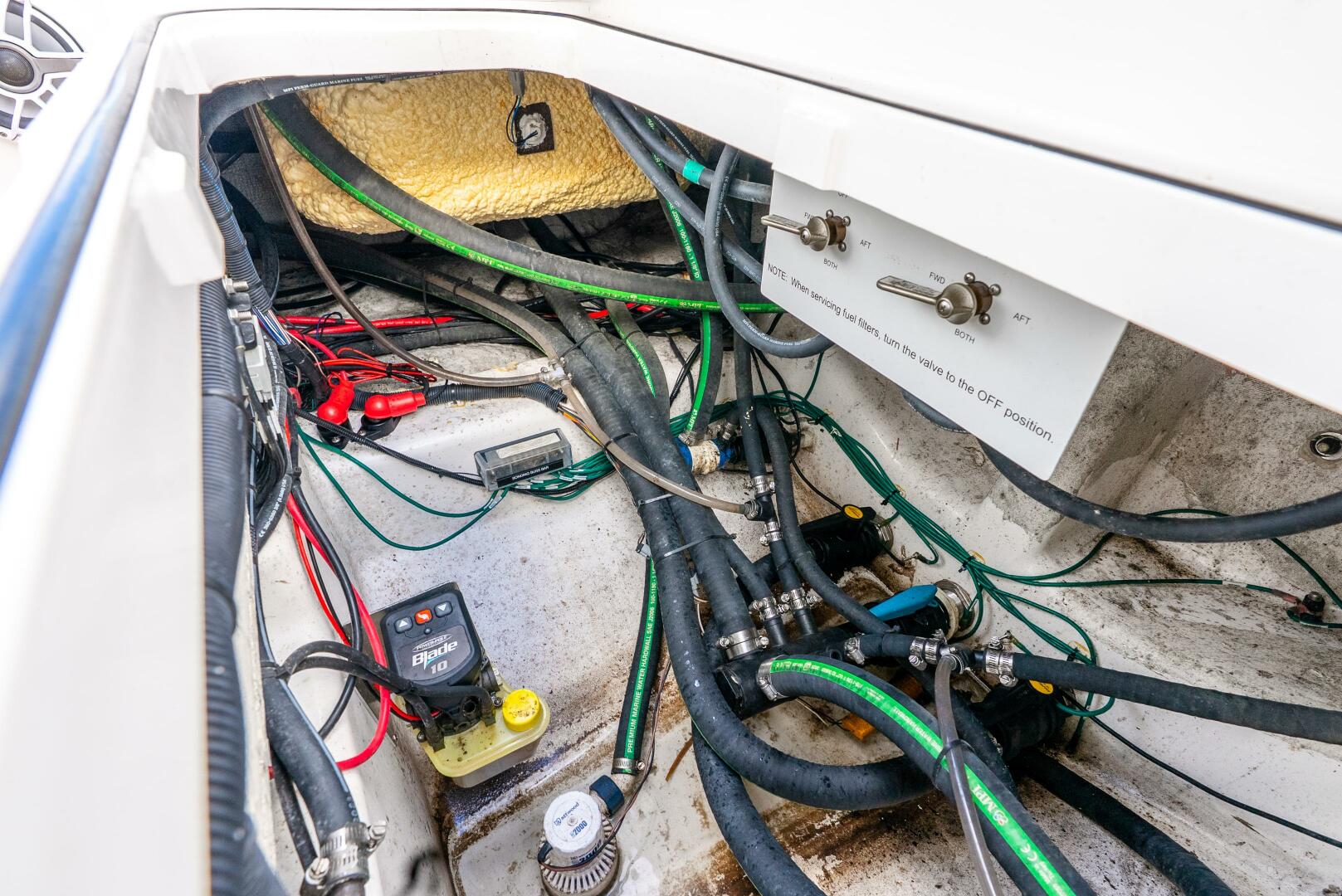 2024 Caymas Hybrid Boat 281 HB - Image 31