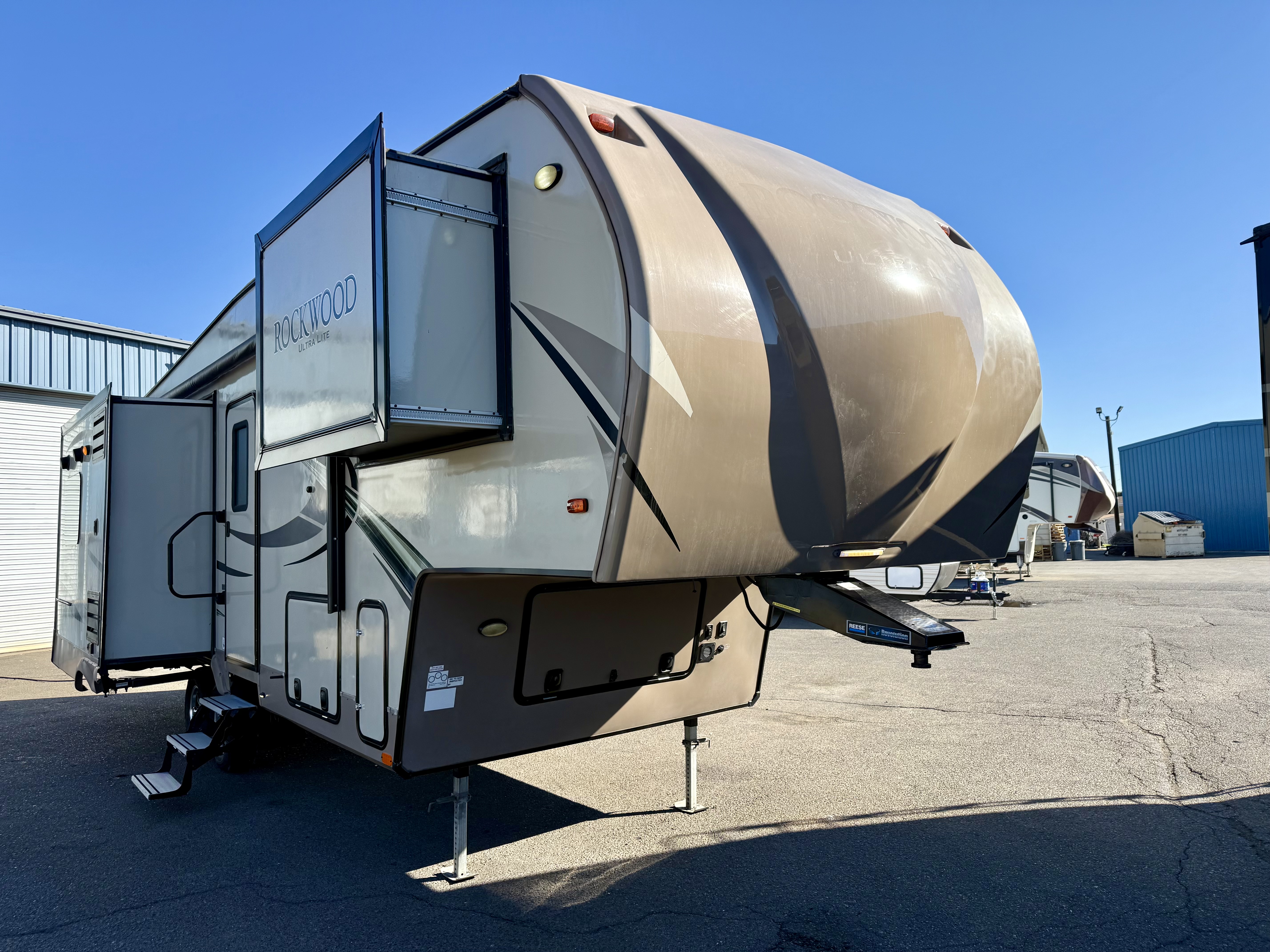 2018 Forest River Rockwood Ultra Lite 2650WS - Image 2