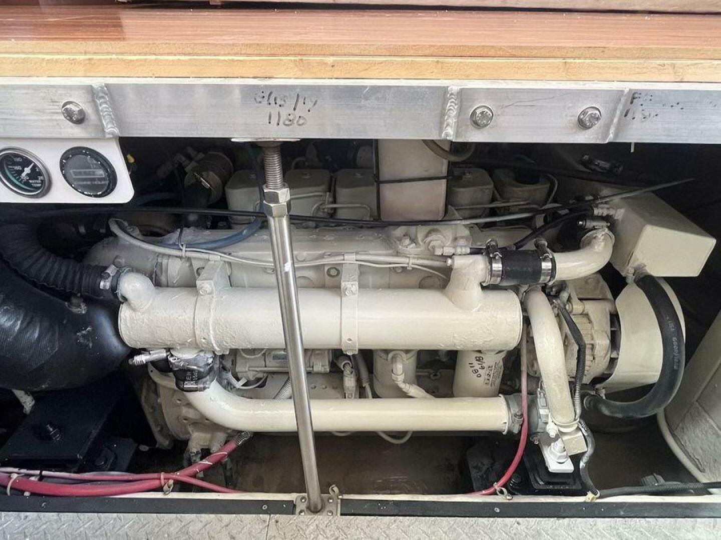 2000 Carver 396 Motor Yacht - Image 32