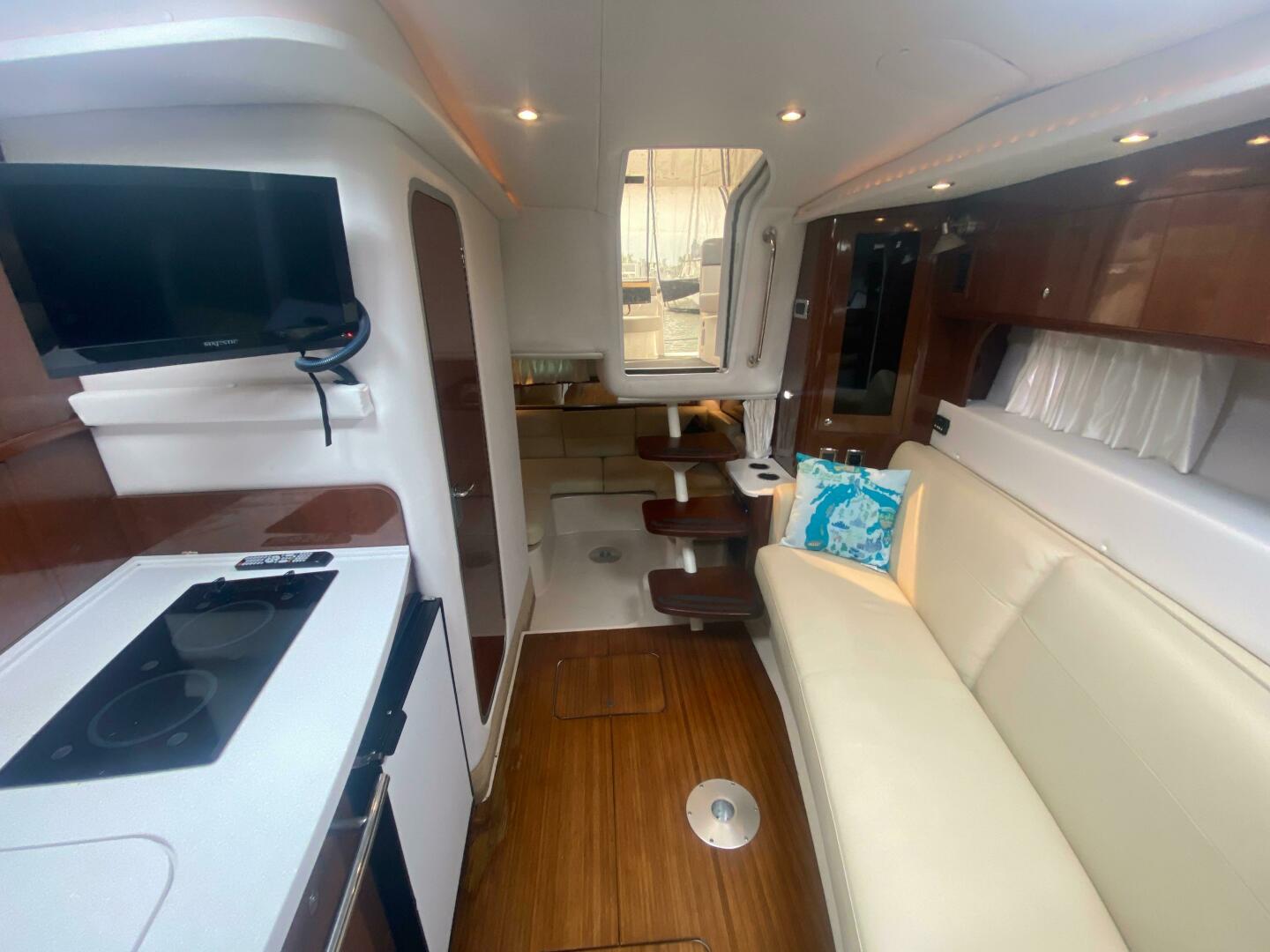 2018 Four Winns 355 Vista - Image 4