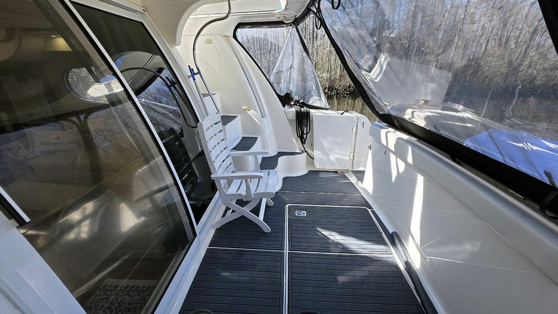 2001 Silverton 410 Sport Bridge - Image 9