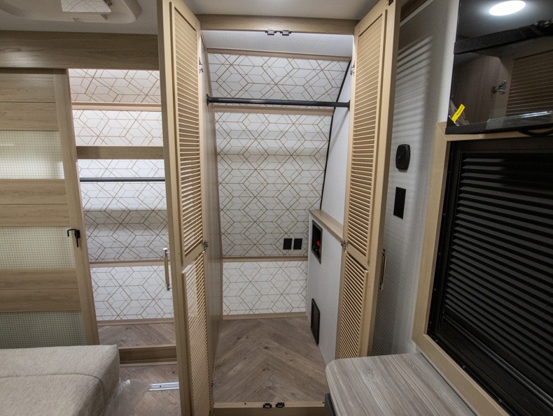 2026 Keystone Raptor 430 - Image 28
