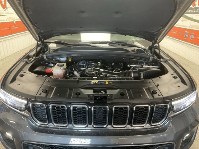 2025 Jeep Grand Cherokee L Overland 4X4 - Image 13
