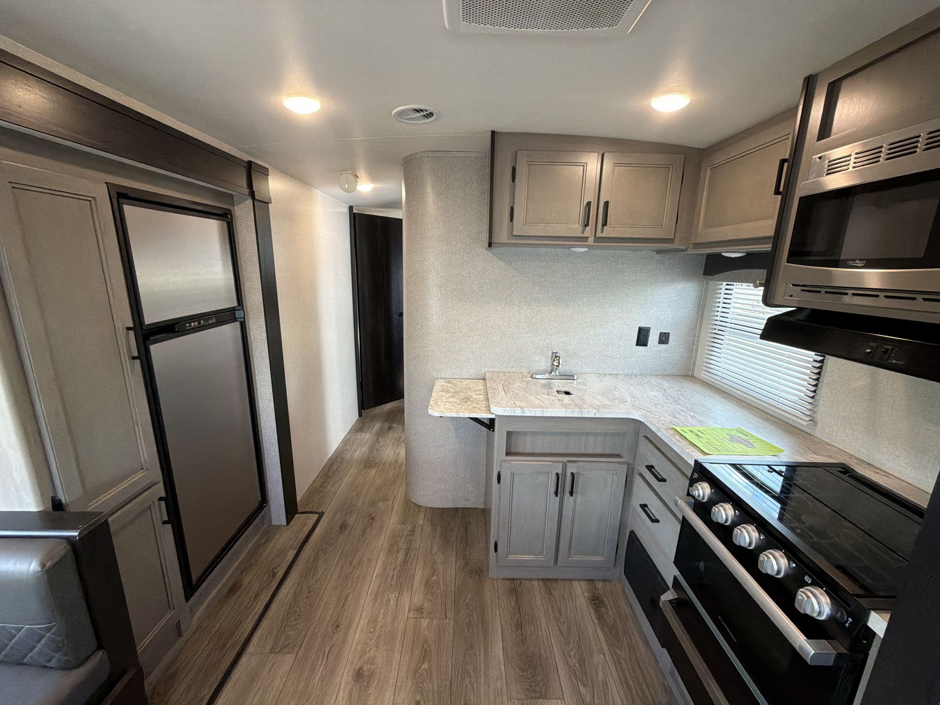 2021 Highland Ridge Mesa Ridge Lite MR2602RL - Image 25