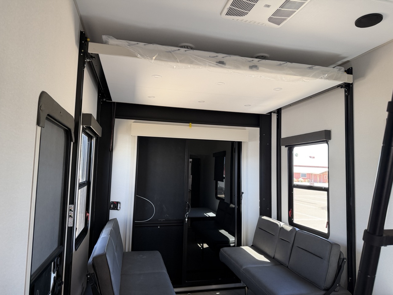 2027 Grand Design Momentum G-Class 350G - Image 9