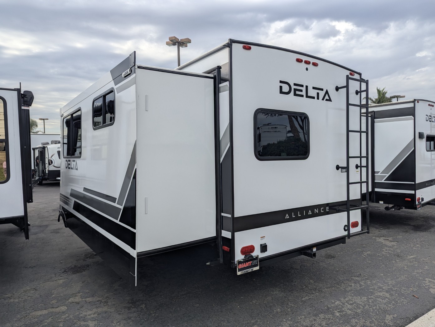 2026 Alliance RV Delta 321BH - Image 4