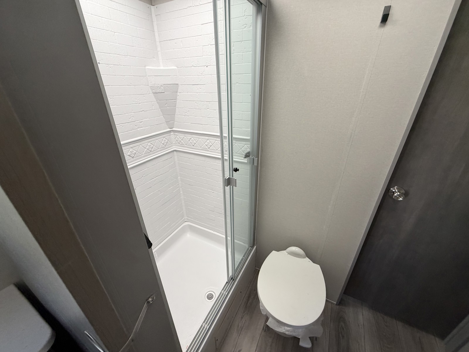 2026 COACHMEN 333DORM - Image 21