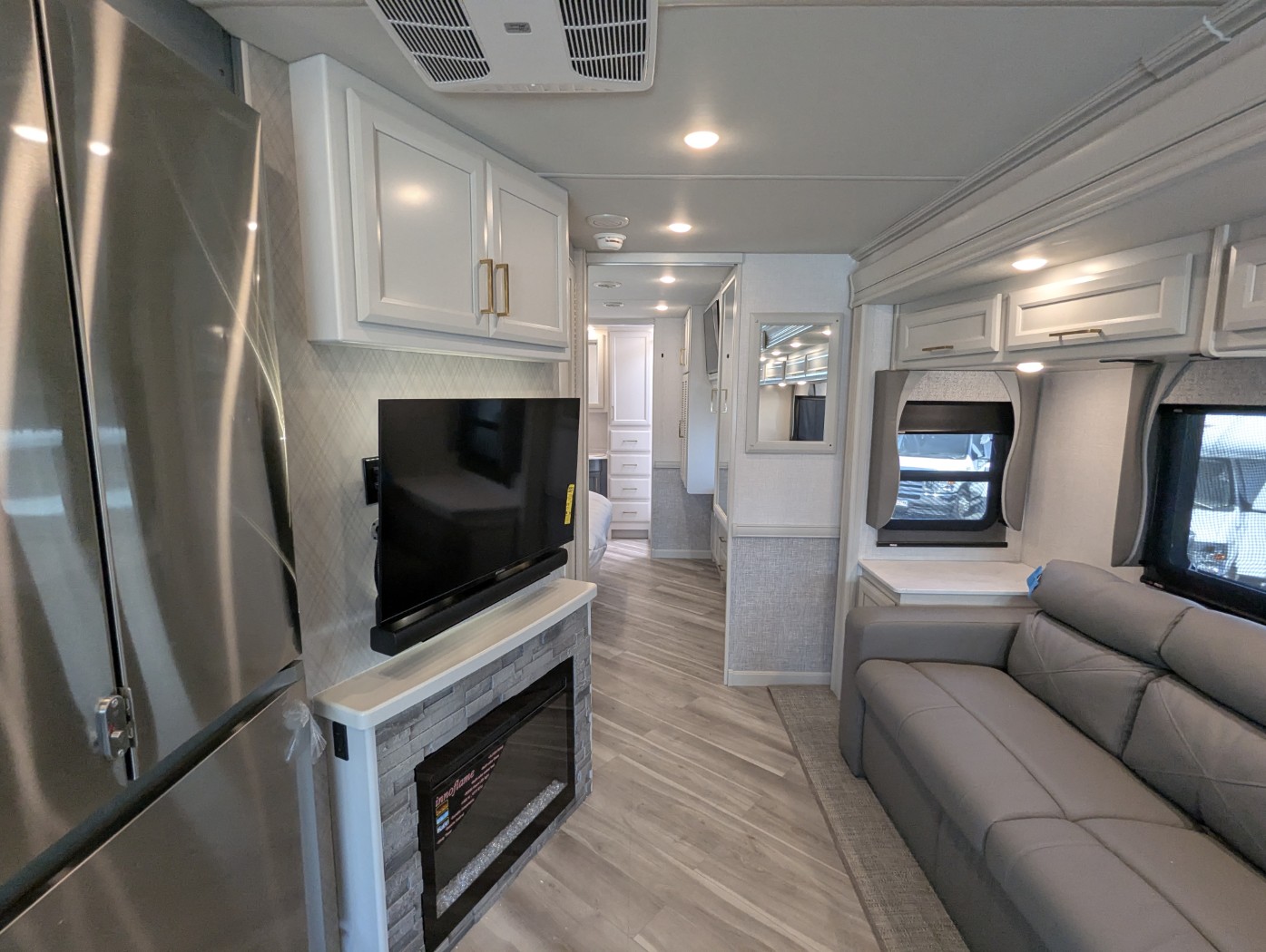 2026 Fleetwood Bounder 35K - Image 18