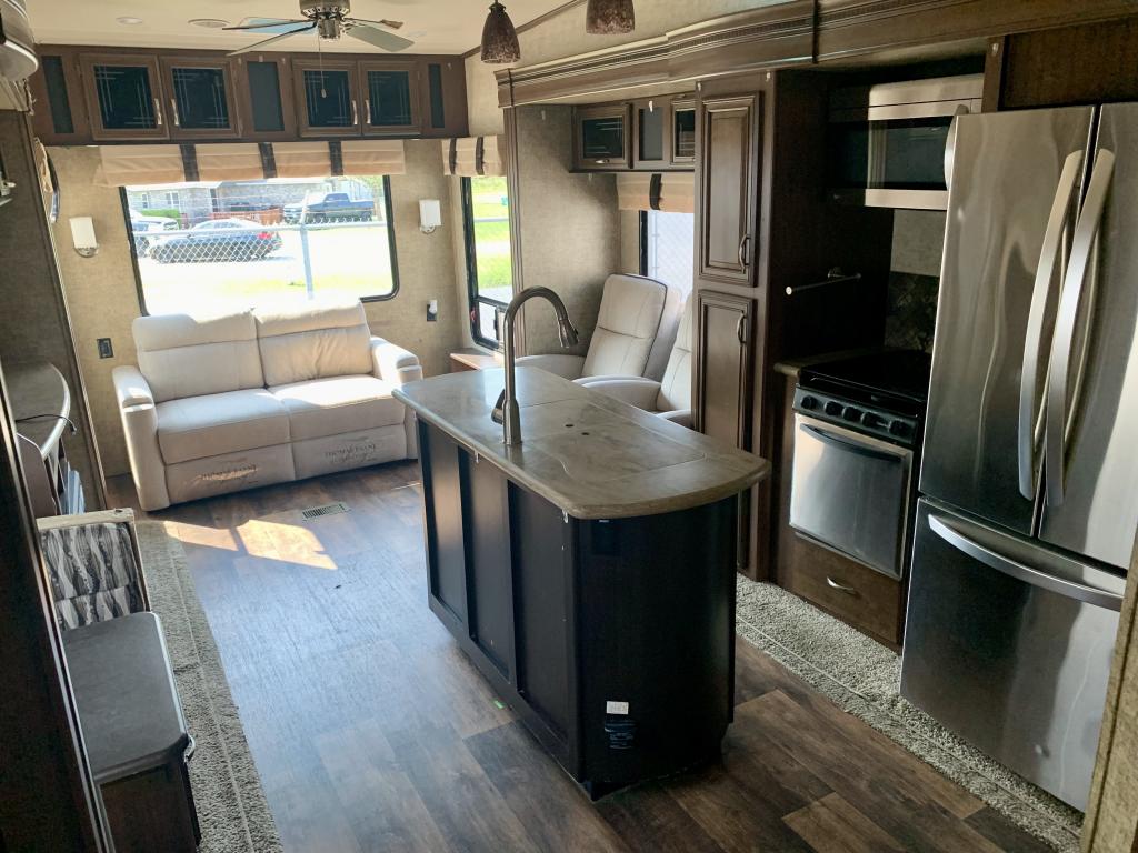 2017 FOREST RIVER SANDPIPPER 372LOK - Image 43