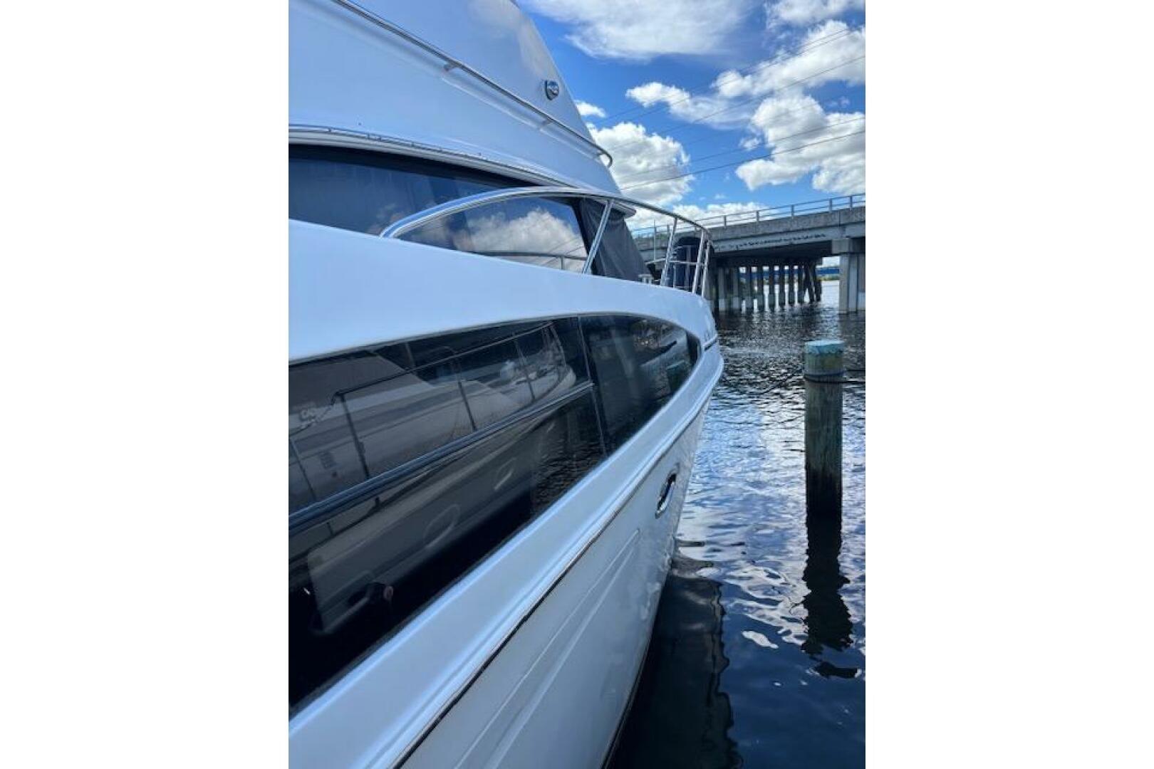 2004 Carver 466 Motor Yacht - Image 6
