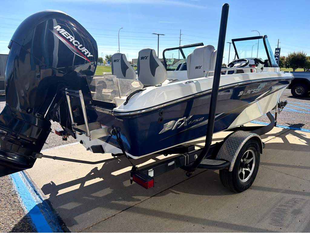 2019 Larson DFX 1750 - Image 5