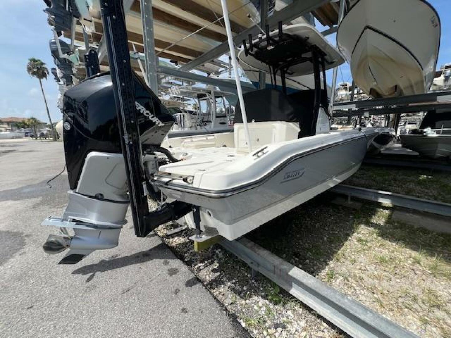 2023 Boston Whaler 250 DAUNTLESS Base - Image 5