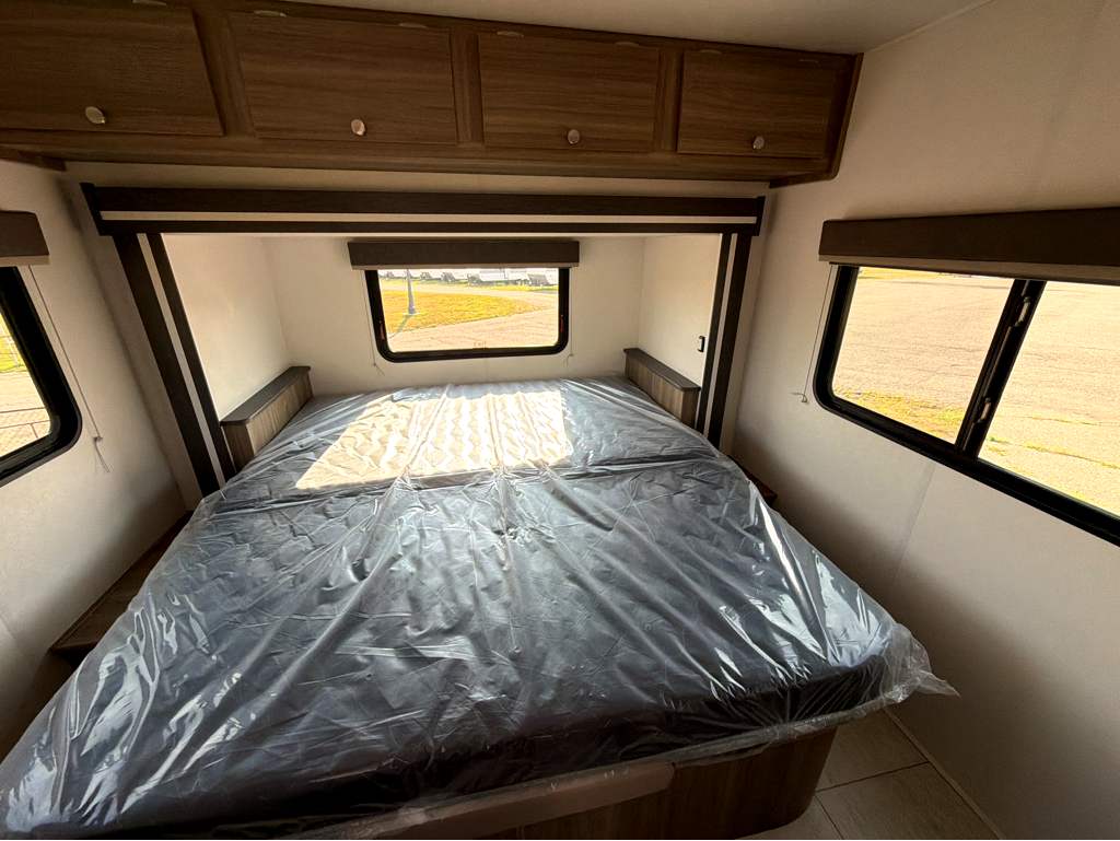 2027 Coachmen Freelander 30RS - Image 17